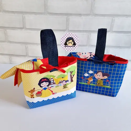 Kit 15 mini cestinhas e 15 toalhinhas Branca de Neve e Dunga
