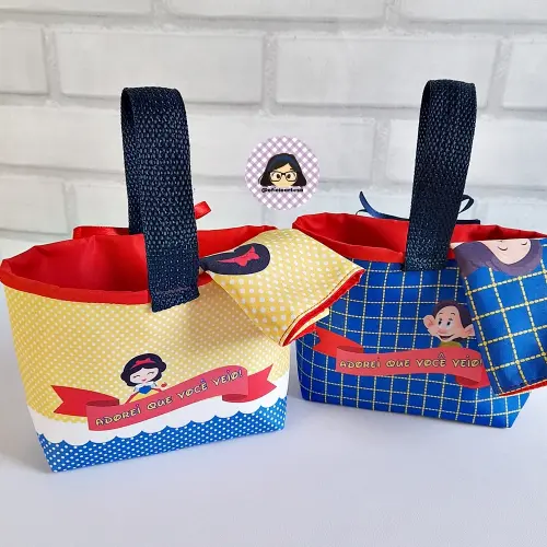 Kit 15 mini cestinhas e 15 toalhinhas Branca de Neve e Dunga