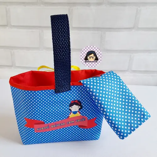 Kit 15 mini cestinhas e 15 toalhinhas Branca de Neve