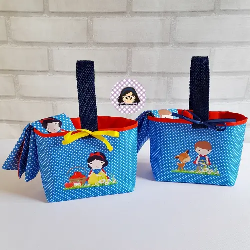 Kit 15 mini cestinhas e 15 toalhinhas Branca de Neve e Príncipe