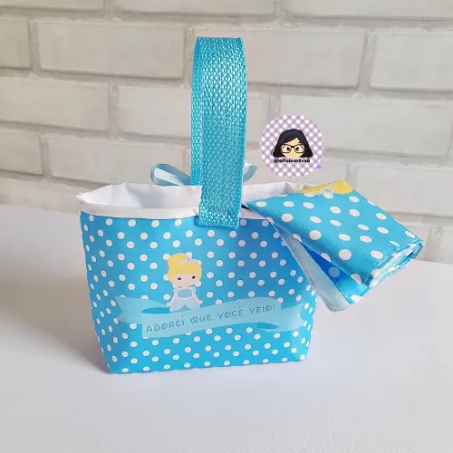 Kit 15 mini cestinhas e 15 toalhinhas Cinderela