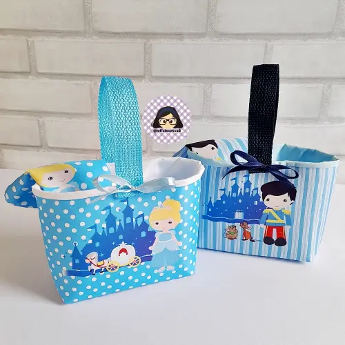 Kit 15 mini cestinhas e 15 toalhinhas Cinderela e Príncipe