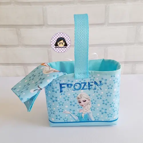 Kit 15 mini cestinhas e 15 toalhinhas Frozen