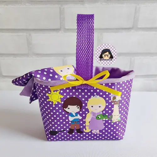 Kit 15 mini cestinhas e 15 toalhinhas Rapunzel