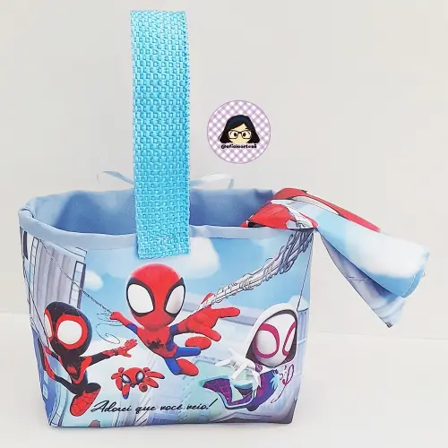Kit 15 mini cestinhas e 15 toalhinhas Spider-Man e seus amigos