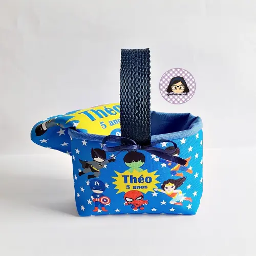 Kit 15 mini cestinhas e 15 toalhinhas Super Heróis