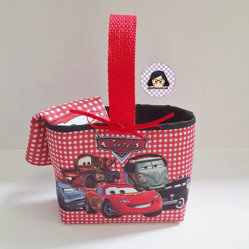 Kit 15 mini cestinhas e 15 toalhinhas Carros Lightning McQueen