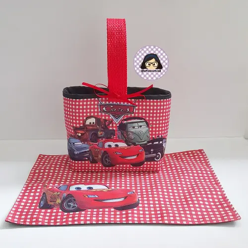 Kit 15 mini cestinhas e 15 toalhinhas Carros Lightning McQueen