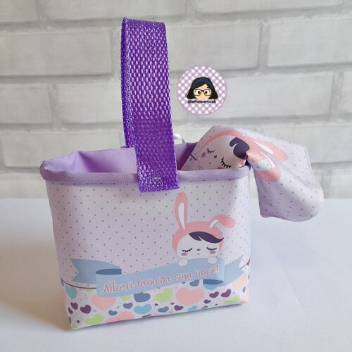 Kit Lembrancinha 15 Mini Cestas + 15 Toalhinhas Metoo Dolls