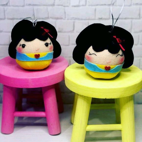 Lembrancinha branca de neve feltro