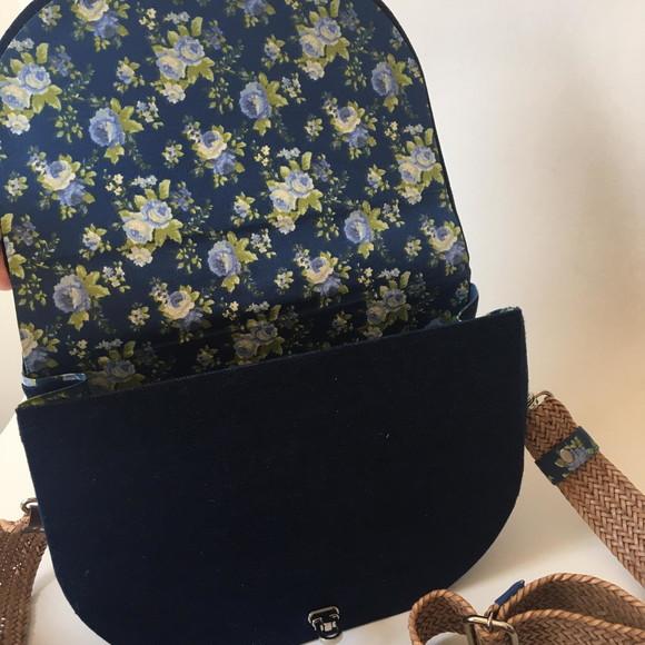 Bolsa Jeans com Alça Transversal