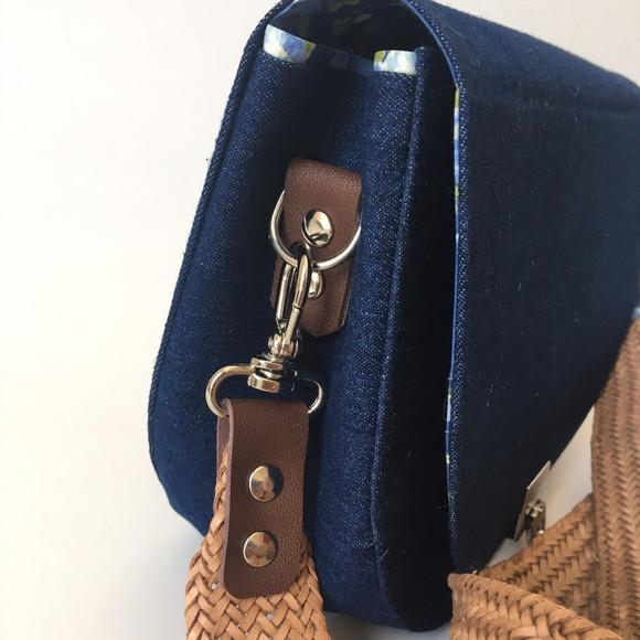 Bolsa Jeans com Alça Transversal