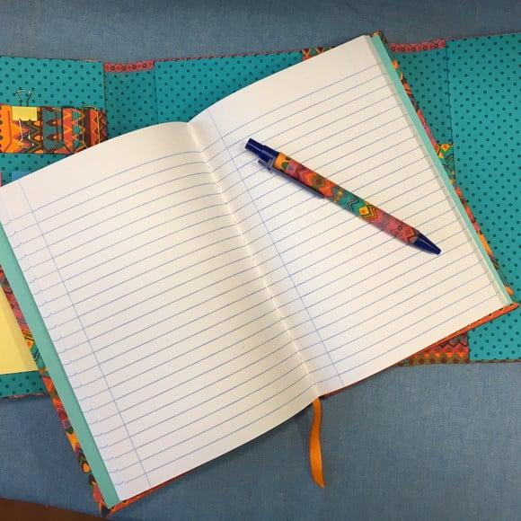 Caderno com capa e fecho