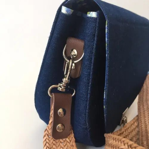 Bolsa Jeans com Alça Transversal
