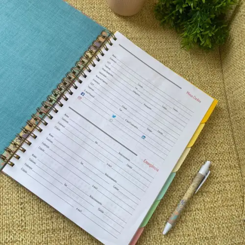 Caderno Universitário com Divisórias