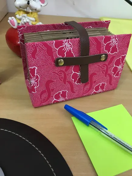 Porta Cartão de Mesa de A-Z