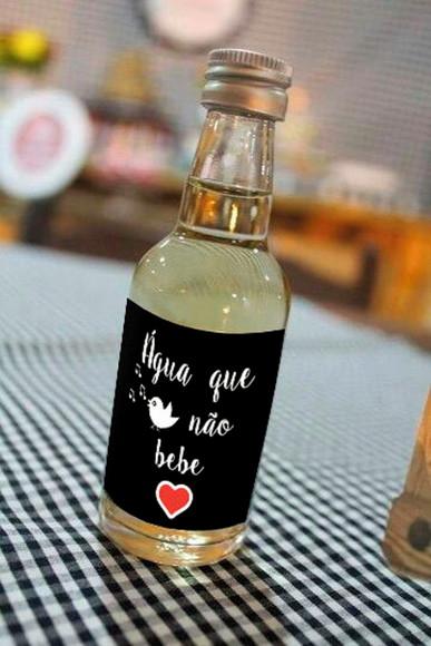 Adesivo 50 ml Água que Passarinho Não Bebe Garrafinhas