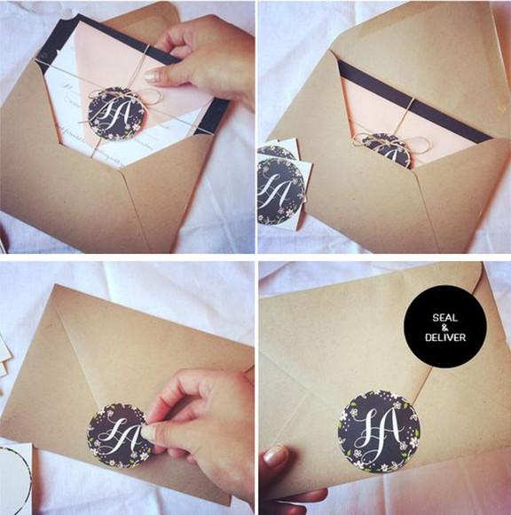 TAG ADESIVA 4x4cm INICIAIS DOS NOIVOS