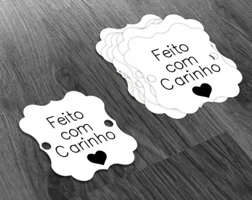 S Tag Branca - 4,5x4,5cm - Feito com Carinho