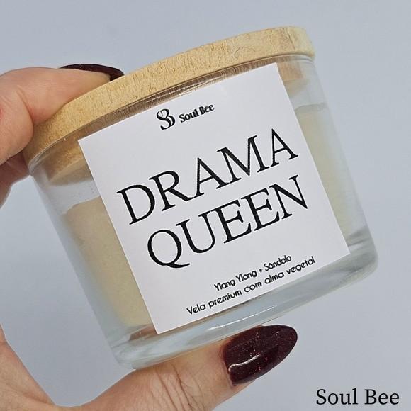 Vela Coleção Drama Queen / Ylang Ylang + Sândalo 150gr