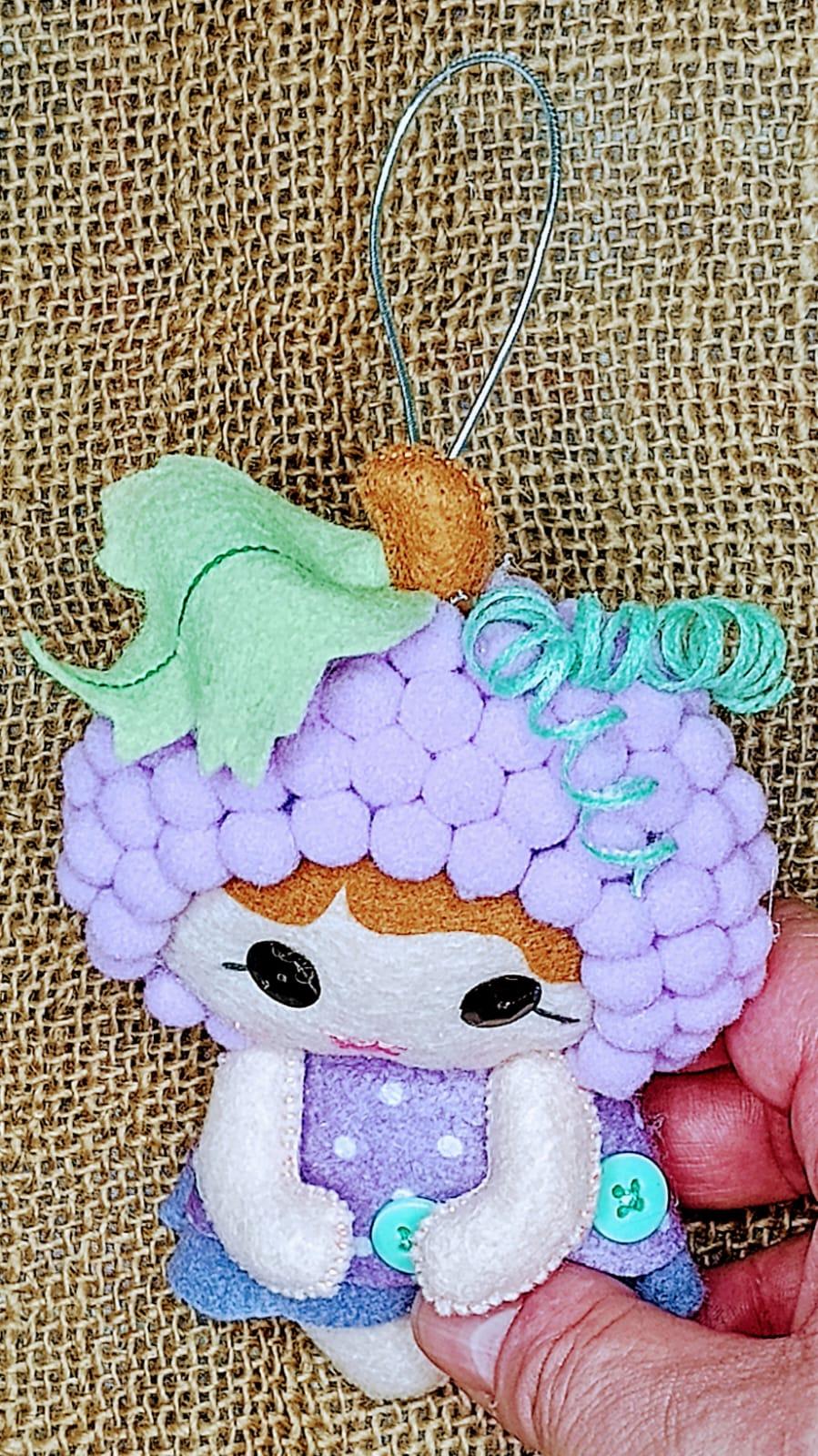Mini  Boneca Frutinha Uvinha Lilás