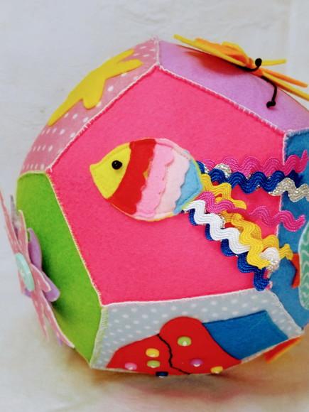 Bola Pentágono em Feltro - Brinquedo Pedagógico