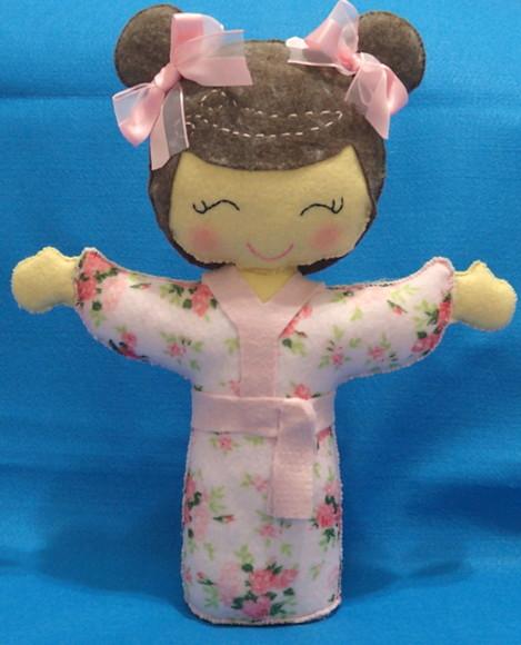 Boneca Japonesa com Quimono em Feltro