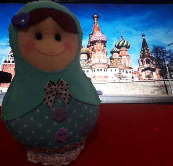 Boneca Matrioska em Feltro 18 cm - Cor Verde