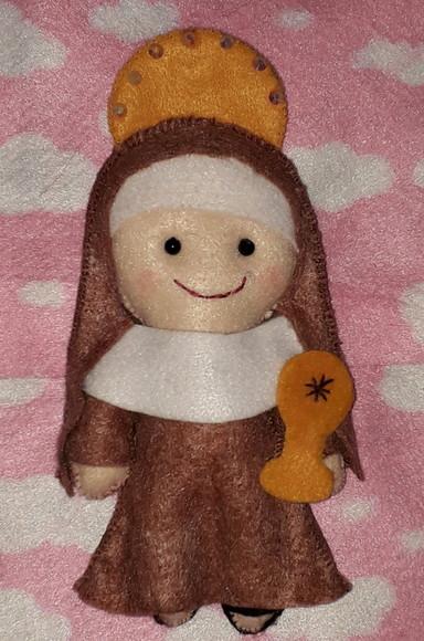 Boneca Santa Clara em Feltro