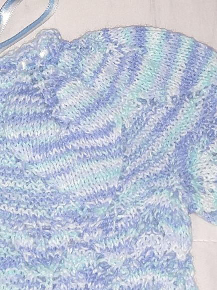 Casaquinho e Gorro de Tricô Fio Carinho