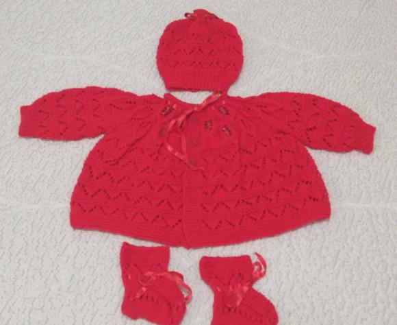 Casaquinho, Sapatinhos e Gorro Vermelho Lã Carinho