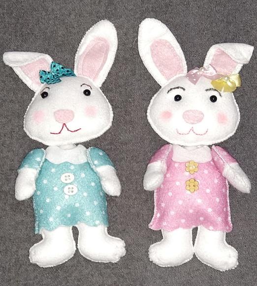 Coelhinhos em Feltro - 20 cm