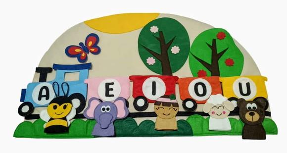 Painel das Vogais em Feltro