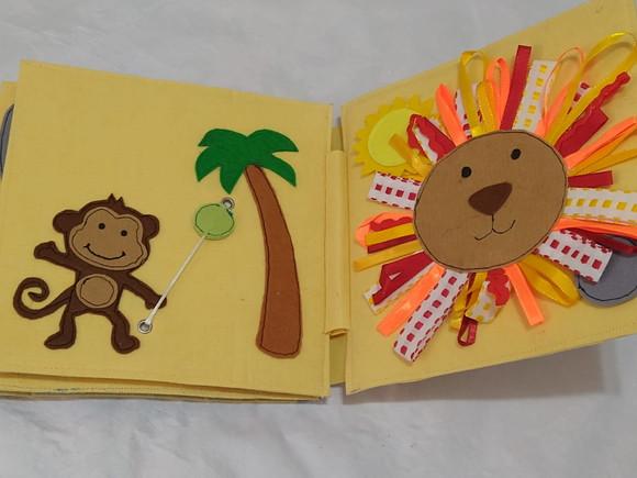 Quiet Book Safari - Livro Sensorial