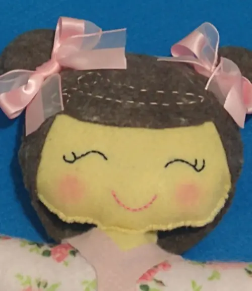 Boneca Japonesa com Quimono em Feltro