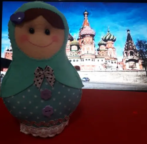 Boneca Matrioska em Feltro 18 cm - Cor Verde