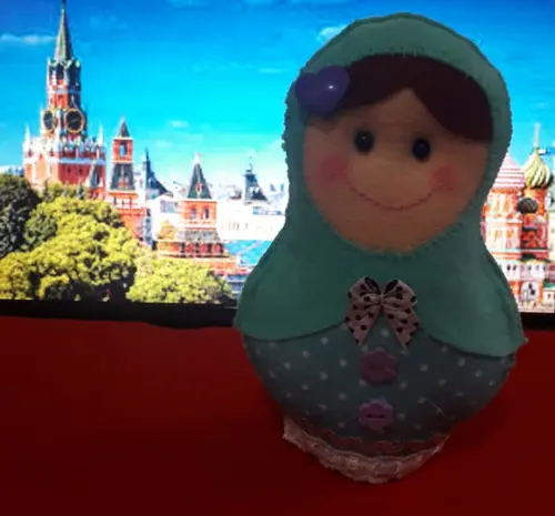 Boneca Matrioska em Feltro 18 cm - Cor Verde