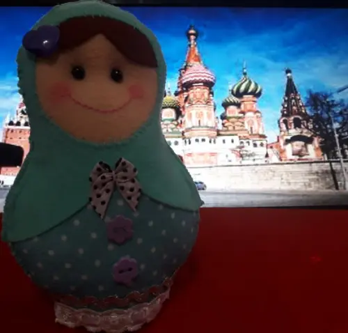 Boneca Matrioska em Feltro 18 cm - Cor Verde
