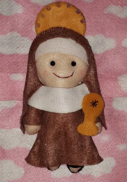 Boneca Santa Clara em Feltro