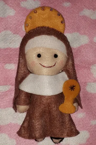 Boneca Santa Clara em Feltro