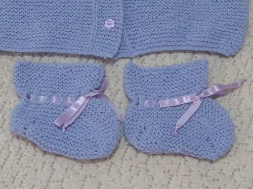 Casaquinho, Sapatinhos e Gorro Lilás Lã Carinho