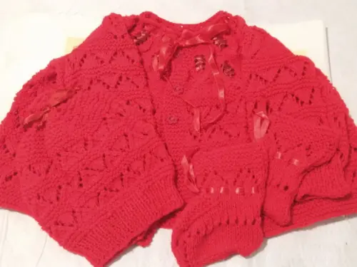 Casaquinho, Sapatinhos e Gorro Vermelho Lã Carinho