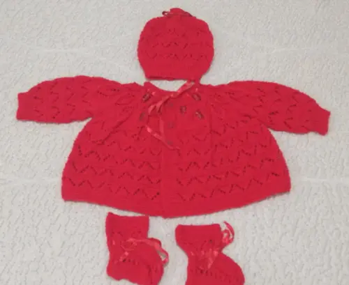 Casaquinho, Sapatinhos e Gorro Vermelho Lã Carinho