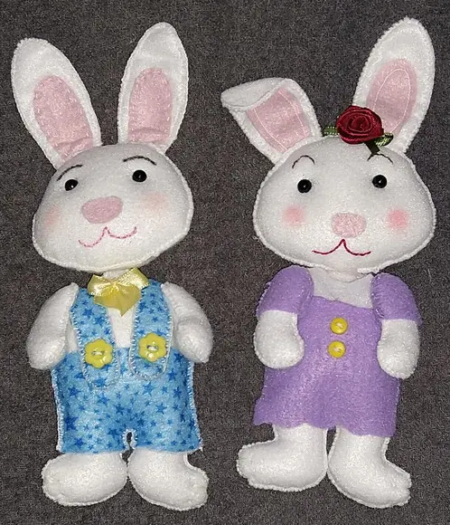Coelhinhos em Feltro - 20 cm