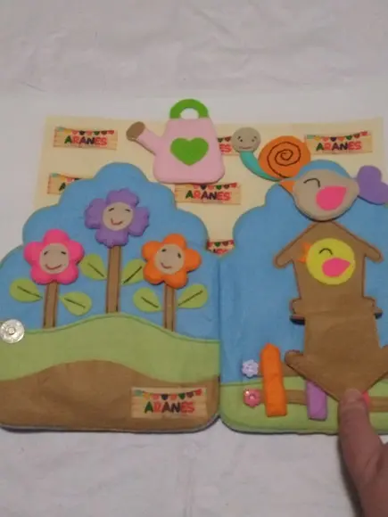 Mini Livro Sensorial Jardim Encantado - Livro Pedagógico
