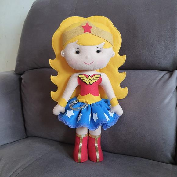 Mulher Maravilha loira