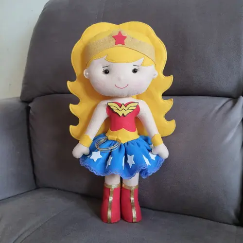 Mulher Maravilha loira