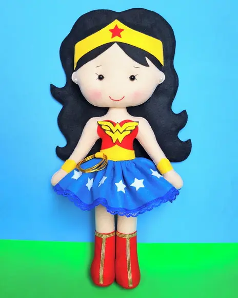 Mulher Maravilha em Feltro 37 cm