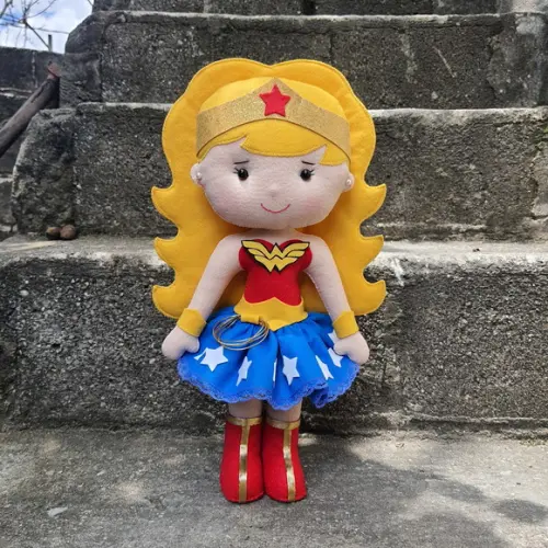 Mulher Maravilha loira