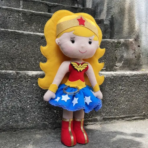 Mulher Maravilha loira